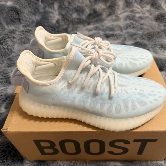 Yeezy - Picture 2 of 3